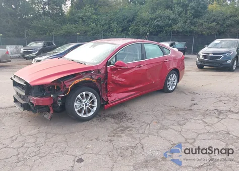 2020 Ford Fusion Plug-In Hybrid Titanium z USA, uszkodzony, nr VIN 3FA6P0SU4LR132193